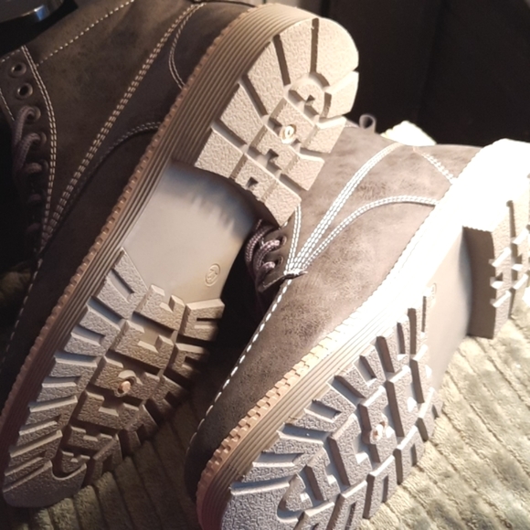 Soft leather gray boots. Men size 8.5 - 9. Casual street hiking biker unisex New - Picture 5 of 10